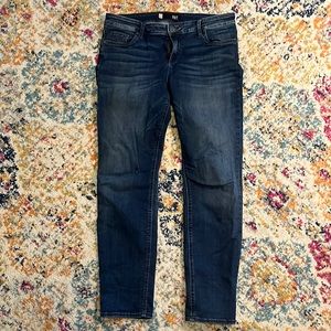 Kut from the Kloth Women’s straight leg jeans. Size 10